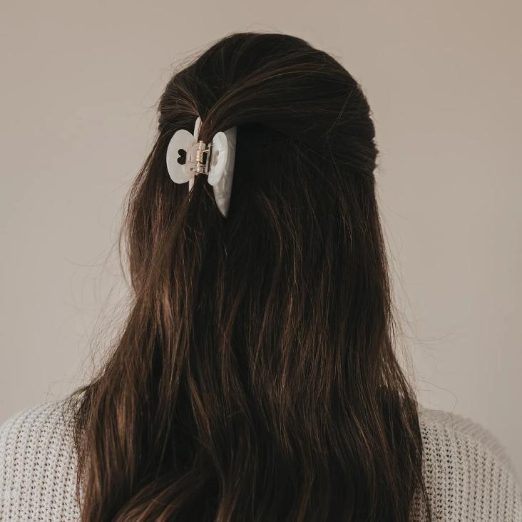 VORBESTELLEN: BALD LIEFERBAR: HAARSPANGE GROSS HERZ PEARL - 1