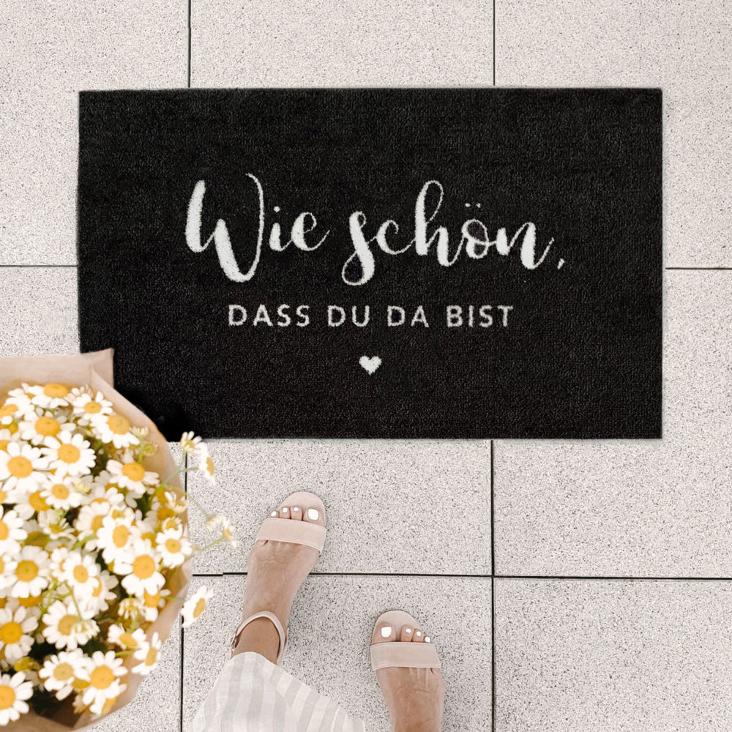 FUSSMATTE WIE SCHÖN DASS DU DA BIST (SCHWARZ) (NUR NOCH 1 VERFÜGBAR / SOLANGE VORRAT REICHT)
