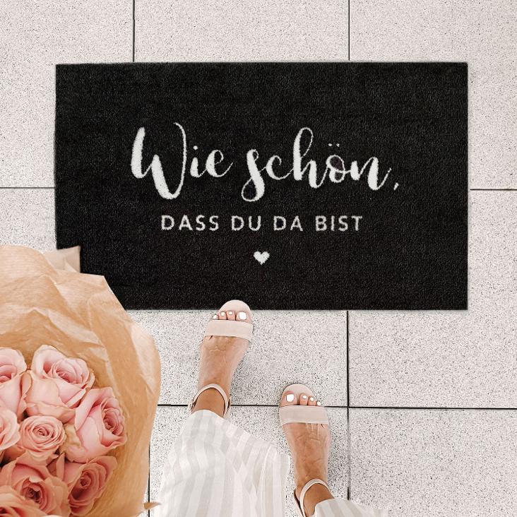 FUSSMATTE WIE SCHÖN DASS DU DA BIST (SCHWARZ) (NUR NOCH 6 VERFÜGBAR / SOLANGE VORRAT REICHT) - 1