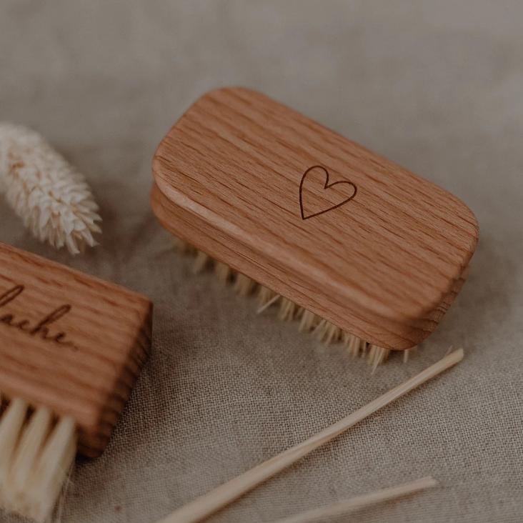 KINDER NAGELBÜRSTE HERZ