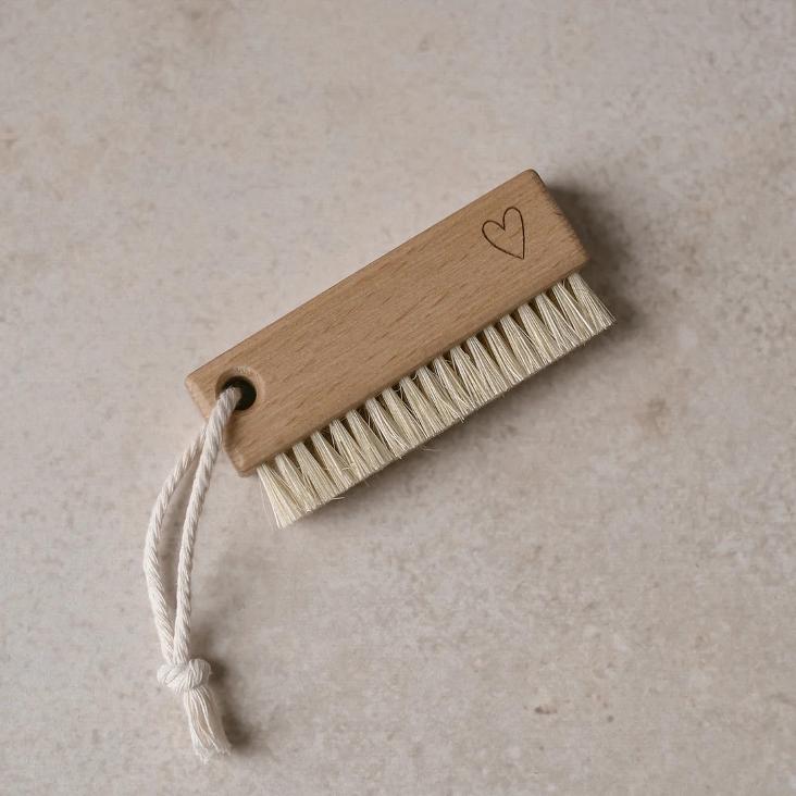 NAGELBÜRSTE HERZ ♡ - 1