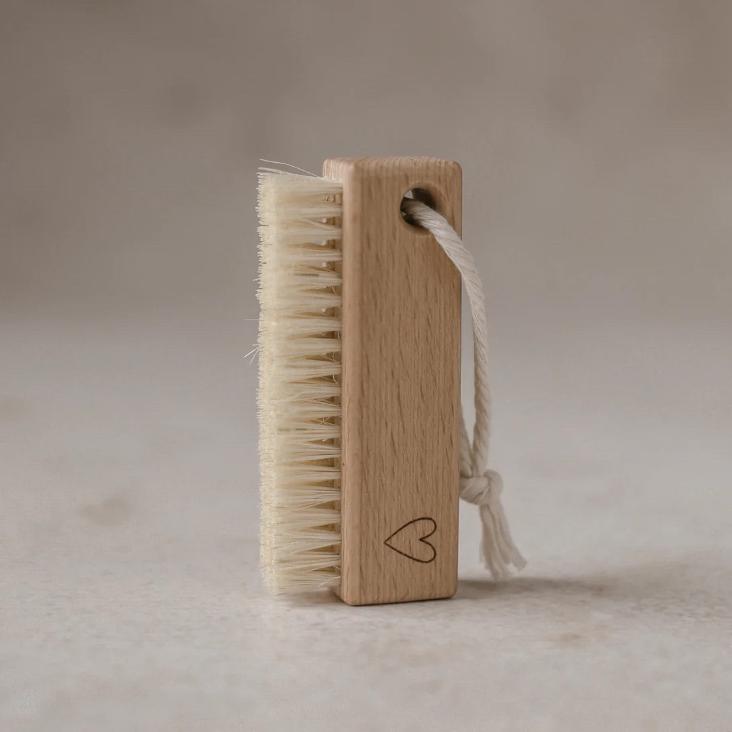 NAGELBÜRSTE HERZ ♡ - 0