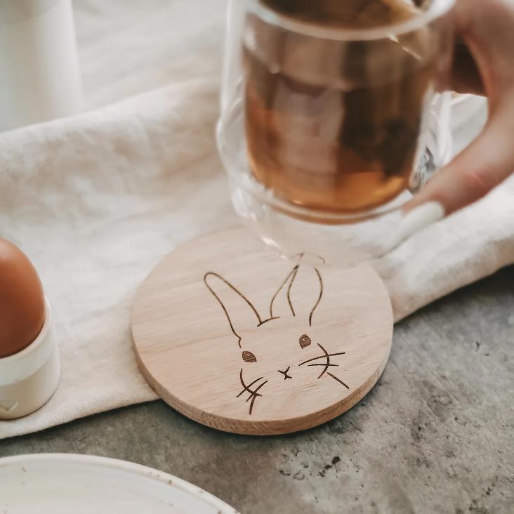UNTERSETZER AUS EICHE HASE