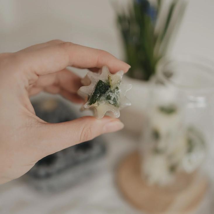 LIEFERBAR AB CA.5.02: EISWÜRFELFORM BLUME - 1