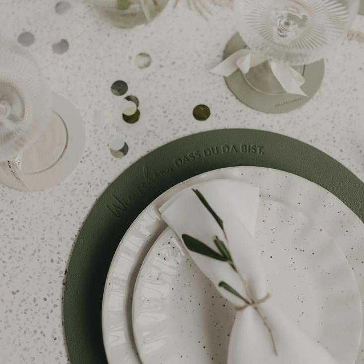 VORBESTELLEN: AB CA.6.3 WIEDER LIEFERBAR: WENDBARES PLATZSET WIE SCHÖN DASS DU DA BIST GRÜN - 0