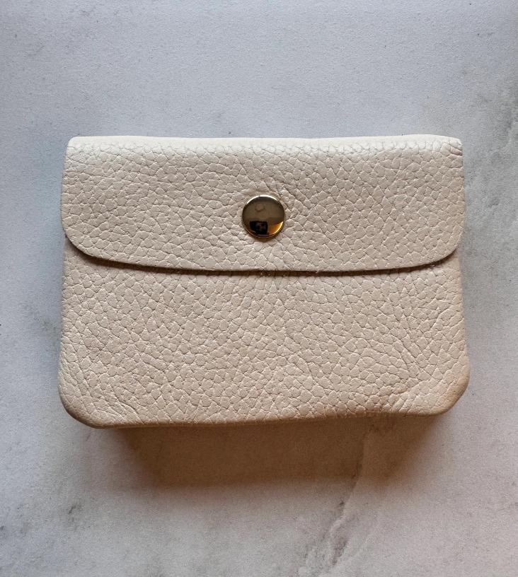 MÜNZETUI MIT REISSVERSCHLUSS BEIGE