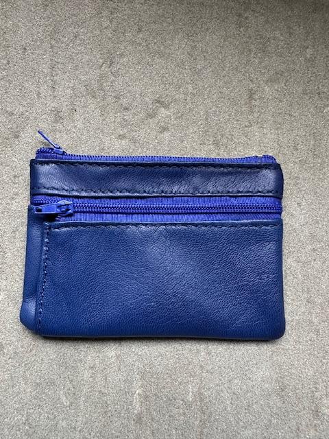MÜNZETUI MIT REISSVERSCHLUSS BLAU/VIOLETT