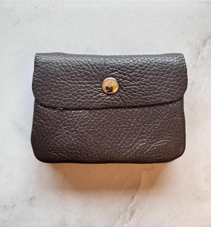 MÜNZETUI MIT REISSVERSCHLUSS DUNKELBRAUN