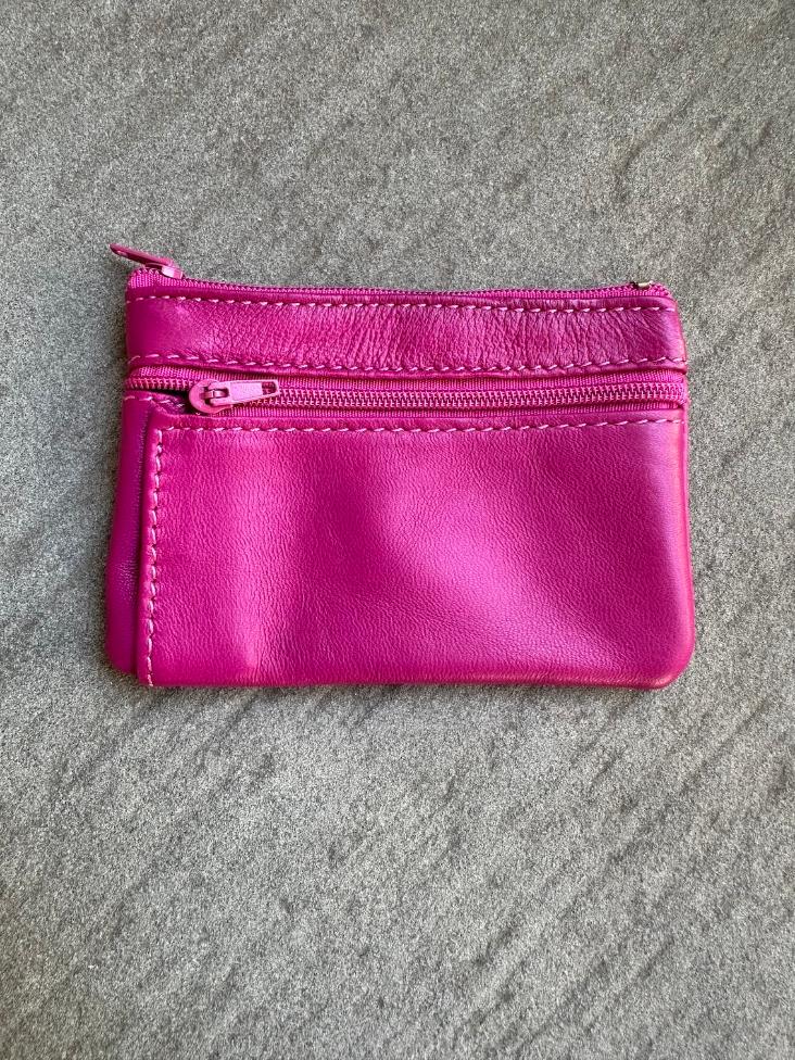 MÜNZETUI MIT REISSVERSCHLUSS FUCHSIA