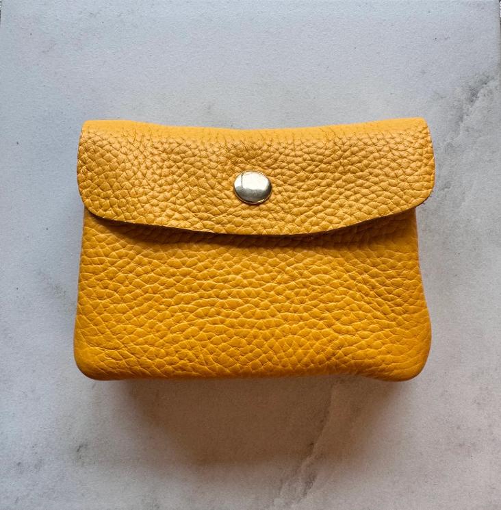 MÜNZETUI MIT REISSVERSCHLUSS GELB