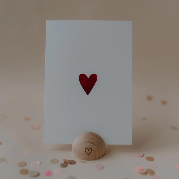 VORBESTELLEN: CA. MITTE SEPTEMBER LIEFERBAR: HALBRUNDER KARTENSTÄNDER HERZ - 1