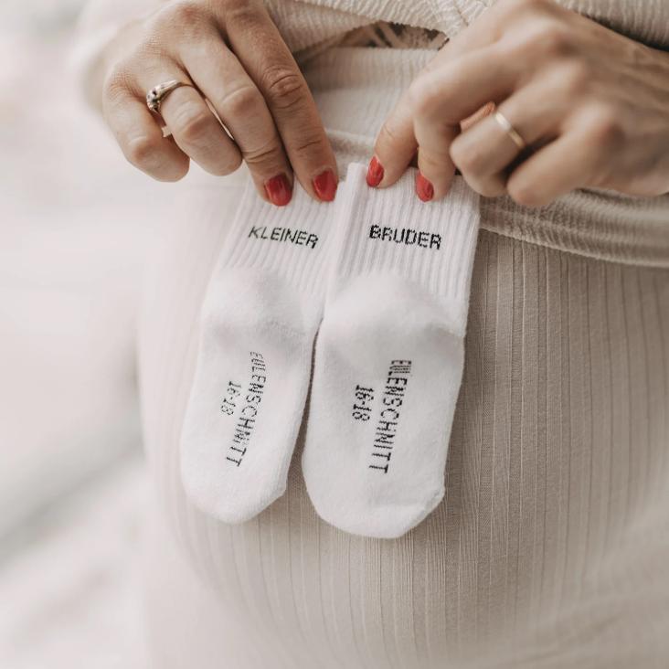 NEU: VORBESTELLEN IM LAUFE VOM OKTOBER LIEFERBAR: BABYSOCKEN KLEINER BRUDER