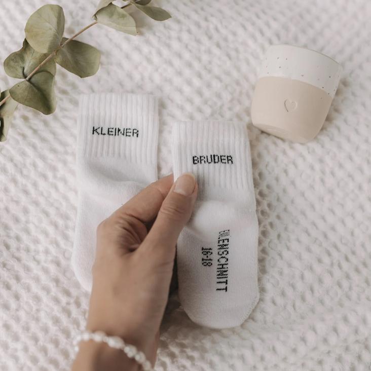 NEU: VORBESTELLEN IM LAUFE VOM OKTOBER LIEFERBAR: BABYSOCKEN KLEINER BRUDER - 2