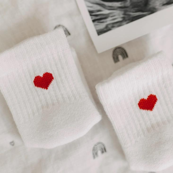 NEU: VORBESTELLEN IM LAUFE VOM OKTOBER LIEFERBAR: BABYSOCKEN HERZ ROT - 4