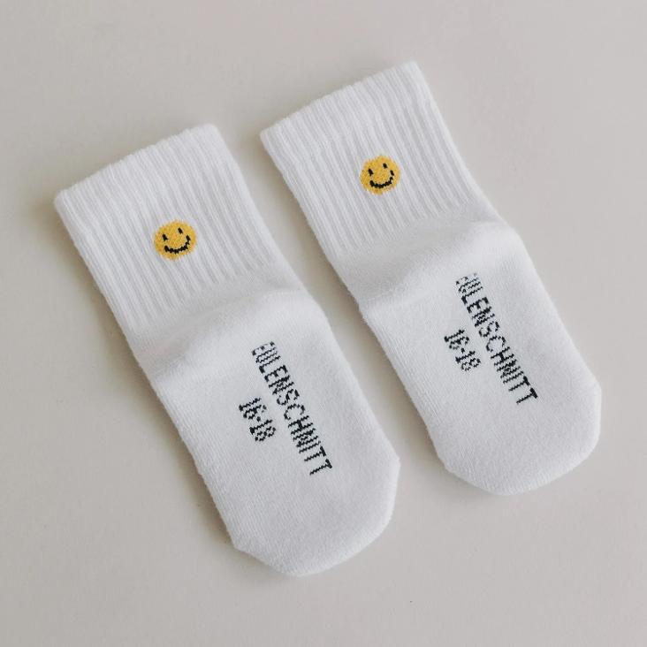 NEU: VORBESTELLEN IM LAUFE VOM OKTOBER LIEFERBAR: BABYSOCKEN SMILEY - 0