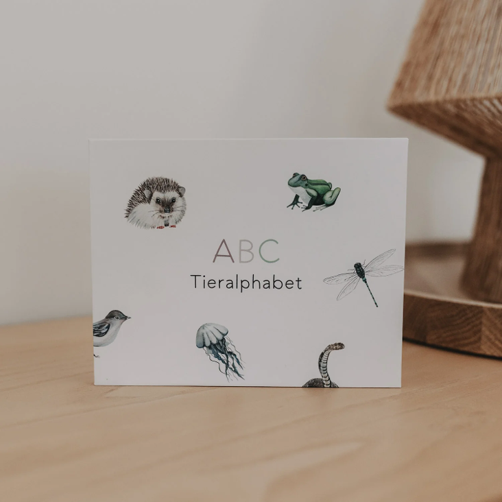 VORBESTELLEN: DEMNÄCHST LIEFERBAR: ABC KARTEN - 1