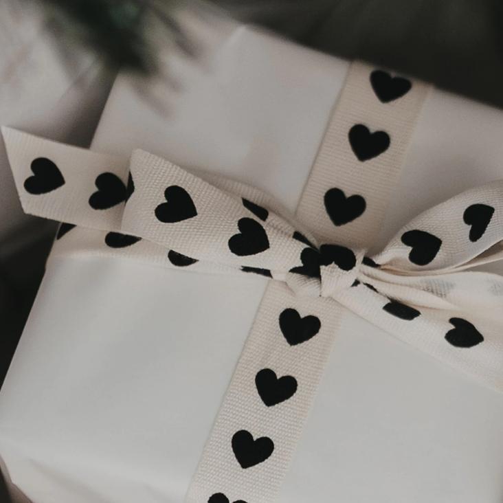 GESCHENKBAND 5m `HERZ ♡`