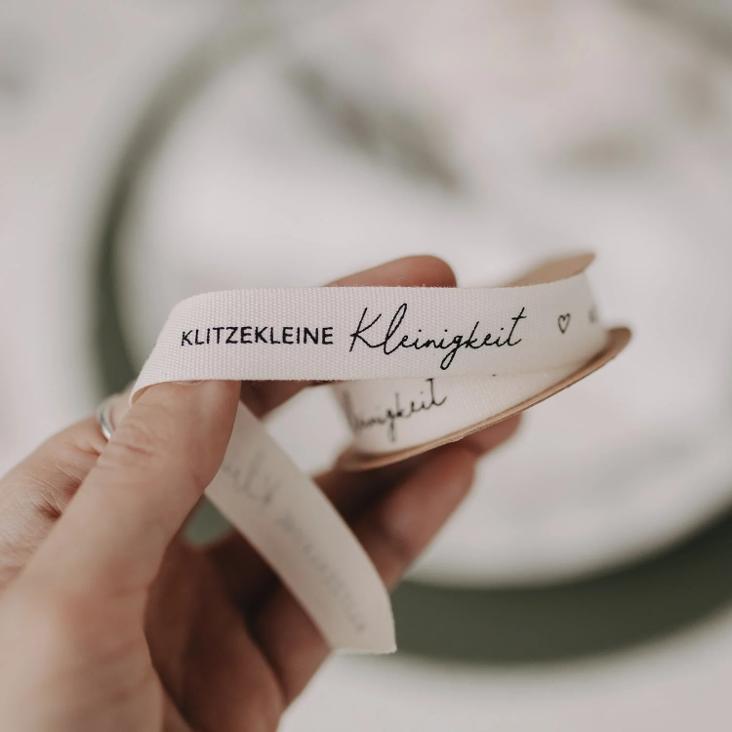 GESCHENKBAND 5m `KLITZEKLEINE KLEINIGKEIT ♡`