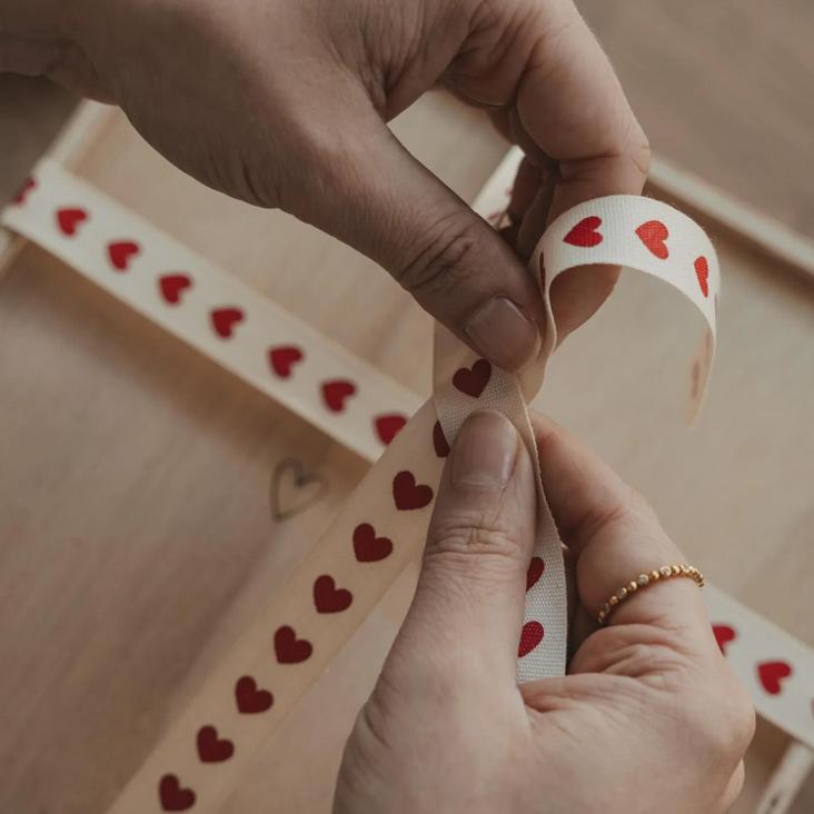 NEU: VORBESTELLEN: GESCHENKBAND 5m HERZEN ROT / LIEFERBAR CA.MITTE OKTOBER - 0