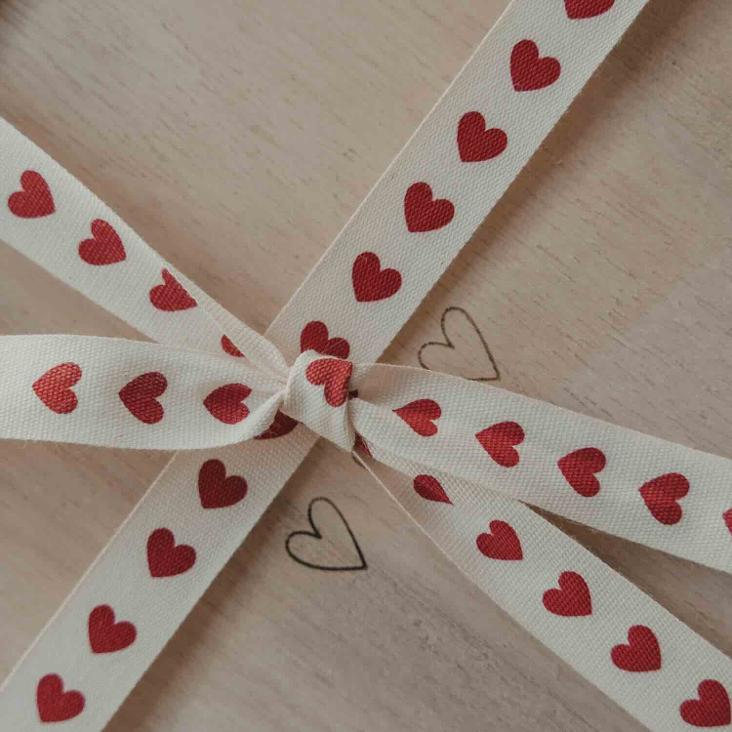 NEU: VORBESTELLEN: GESCHENKBAND 5m HERZEN ROT / LIEFERBAR CA.MITTE OKTOBER - 1
