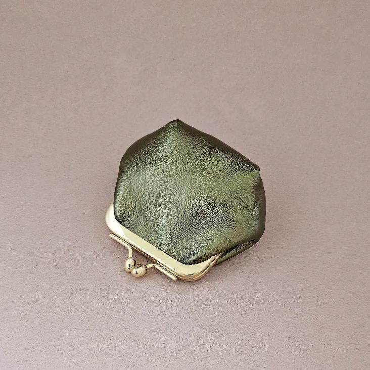 VORBESTELLEN: RETRO LEDER-MINITASCHE METALLIC GRÜN / CA. ENDE AUGUST WIEDER LIEFERBAR